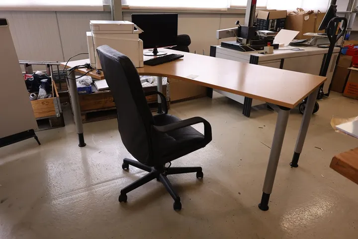 1 x Bürotisch 1 x Bürostuhl